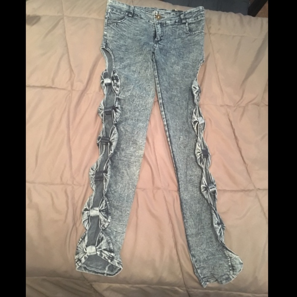 Adorable bow tied side jeans